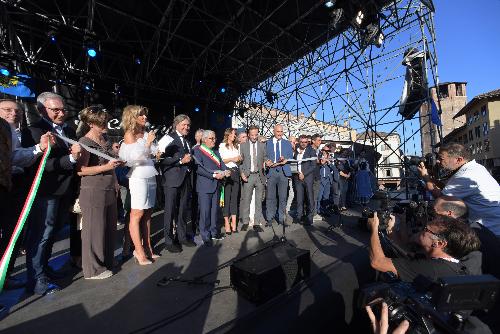 Il governatore del Friuli Venezia Giulia, Massimiliano Fedriga, all'inaugurazione di Friuli Doc 2019 assieme all'assessore Sergio Emidio Bini e al direttore di PromoturismoFVG, Lucio Gomiero.
